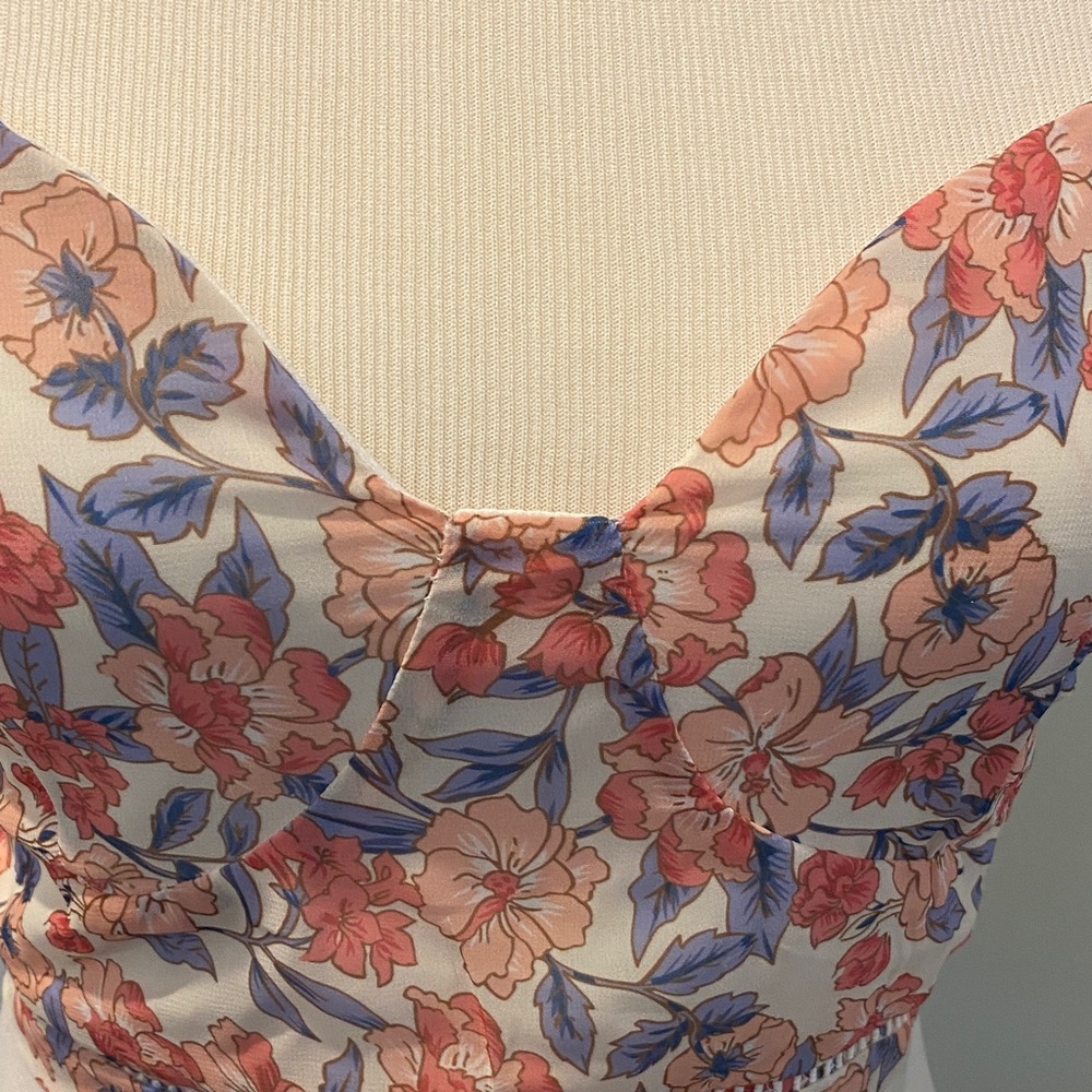Floral Print Ruffle Crop Top - Picture 3 of 10